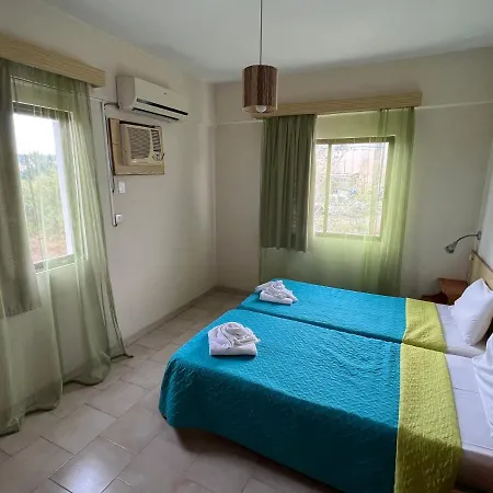 Maouris Lägenhetshotell 4*